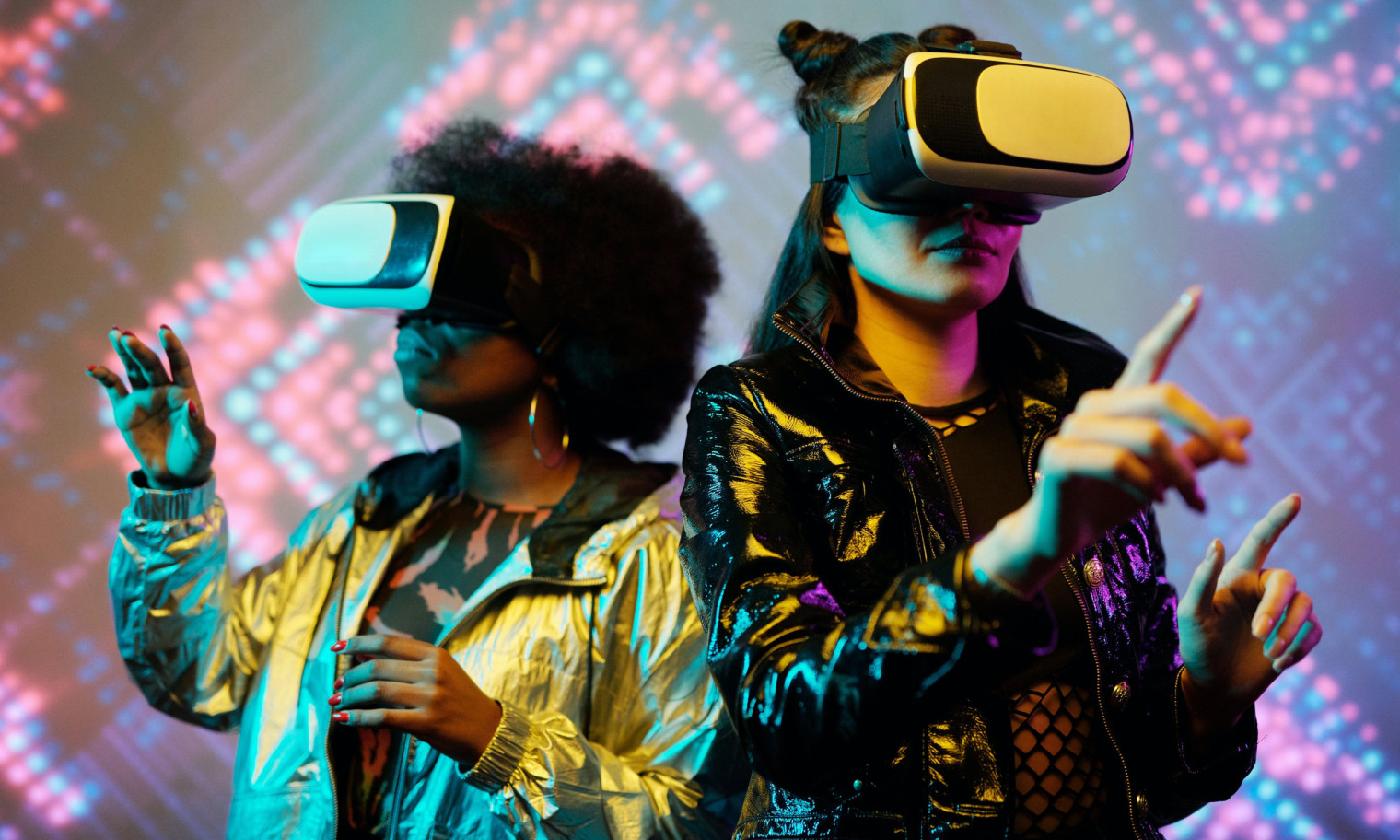 The Role of Virtual Reality in Shaping the Metaverse Ecosystem